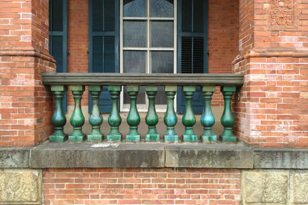 【Green-Glazed Porcelain Vase】